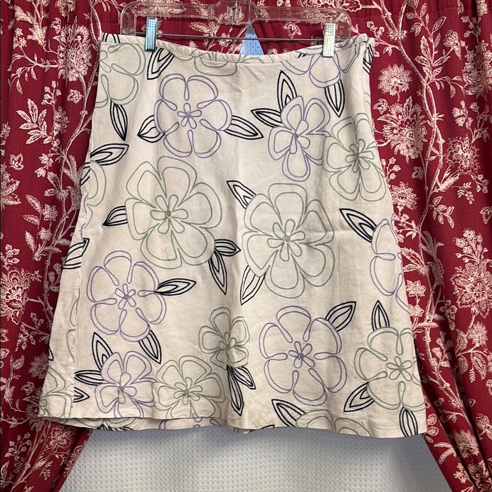 Dressbarn White Floral Mini Skirt